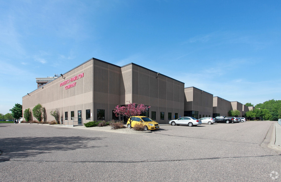 6601 Parkway Cir, Brooklyn Center, MN for lease - Building Photo - Image 1 of 7