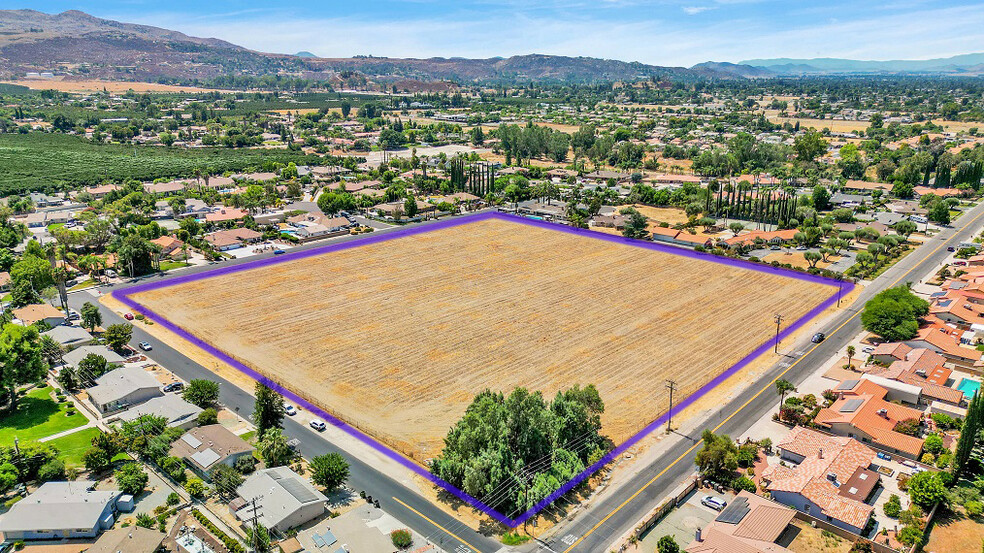 New Chicago Ave, Hemet, CA for sale - Building Photo - Image 1 of 6