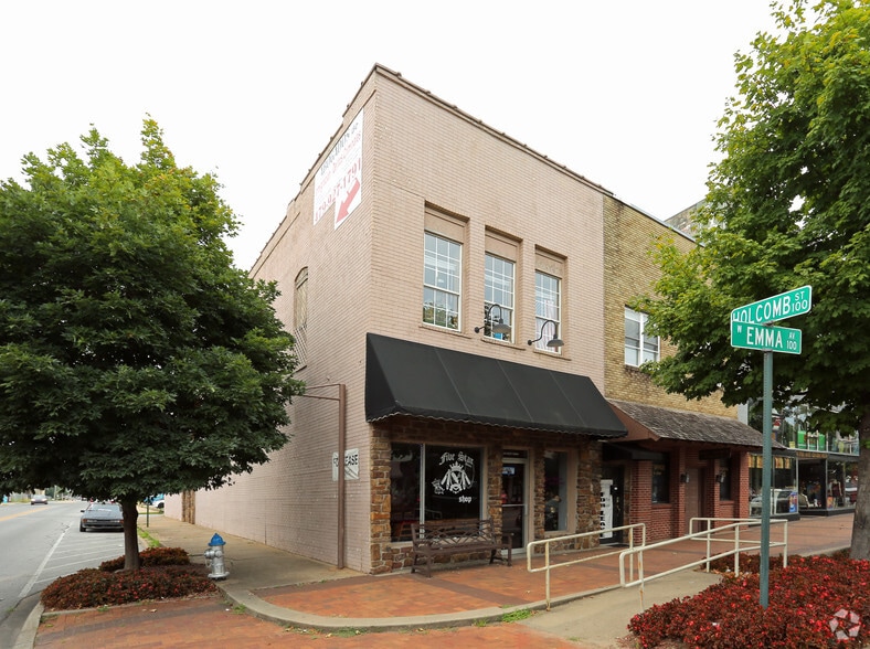 109 W Emma Ave, Springdale, AR for sale - Primary Photo - Image 1 of 1