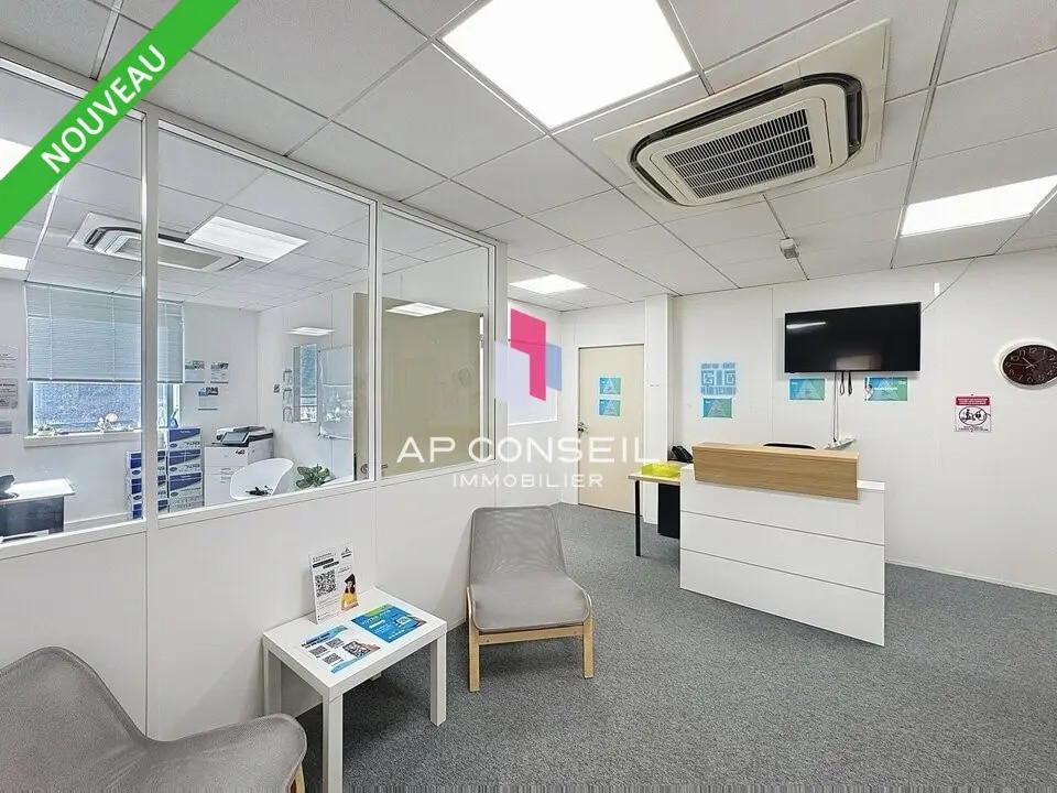 Office in Saint-Germain-en-Laye for lease Interior Photo- Image 1 of 8