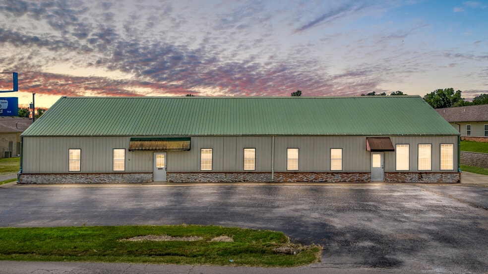 26400 E 111th St S, Coweta, OK for sale - Primary Photo - Image 2 of 43