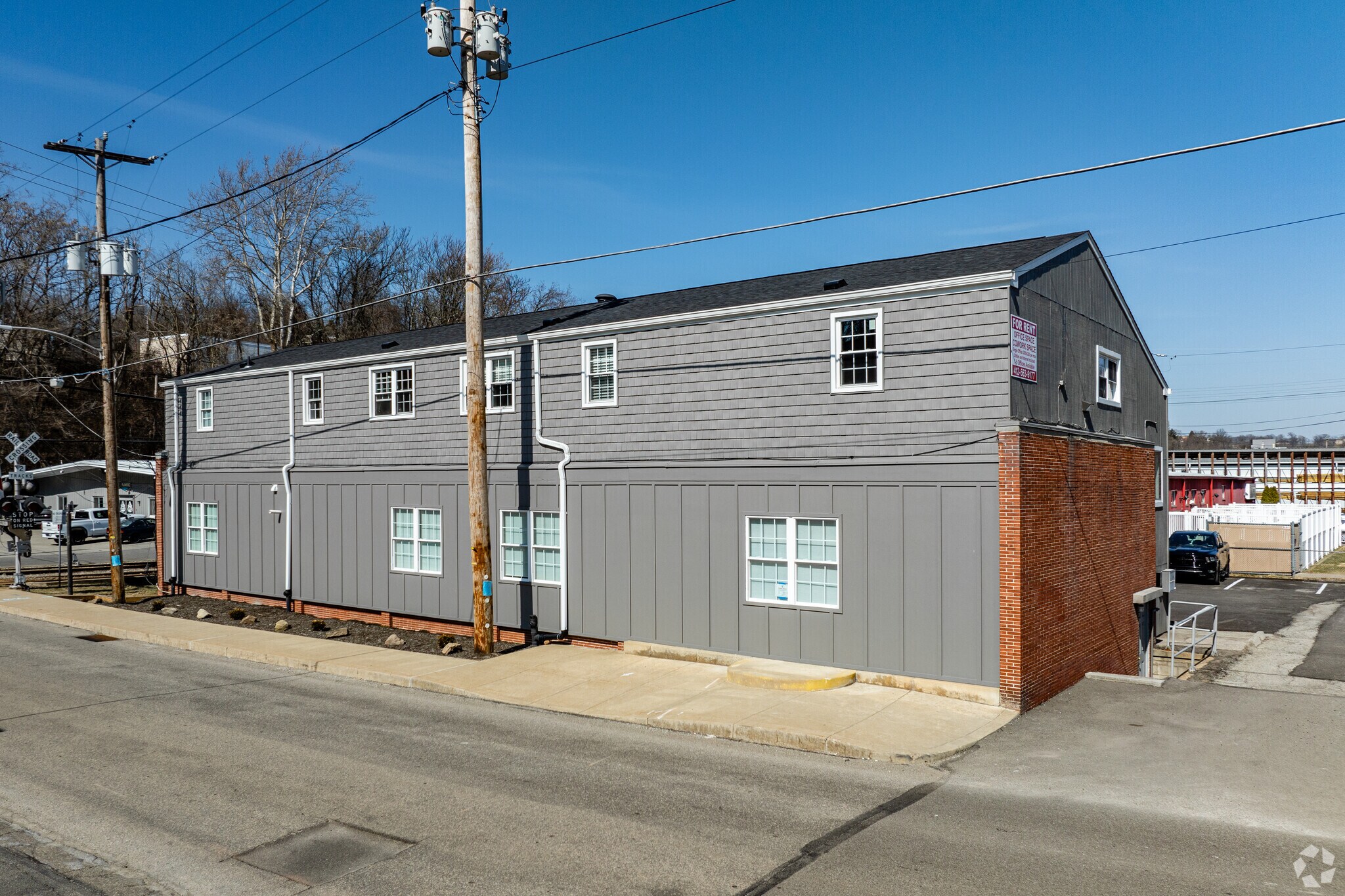 999 Killarney Dr, Pittsburgh, PA for sale Primary Photo- Image 1 of 1