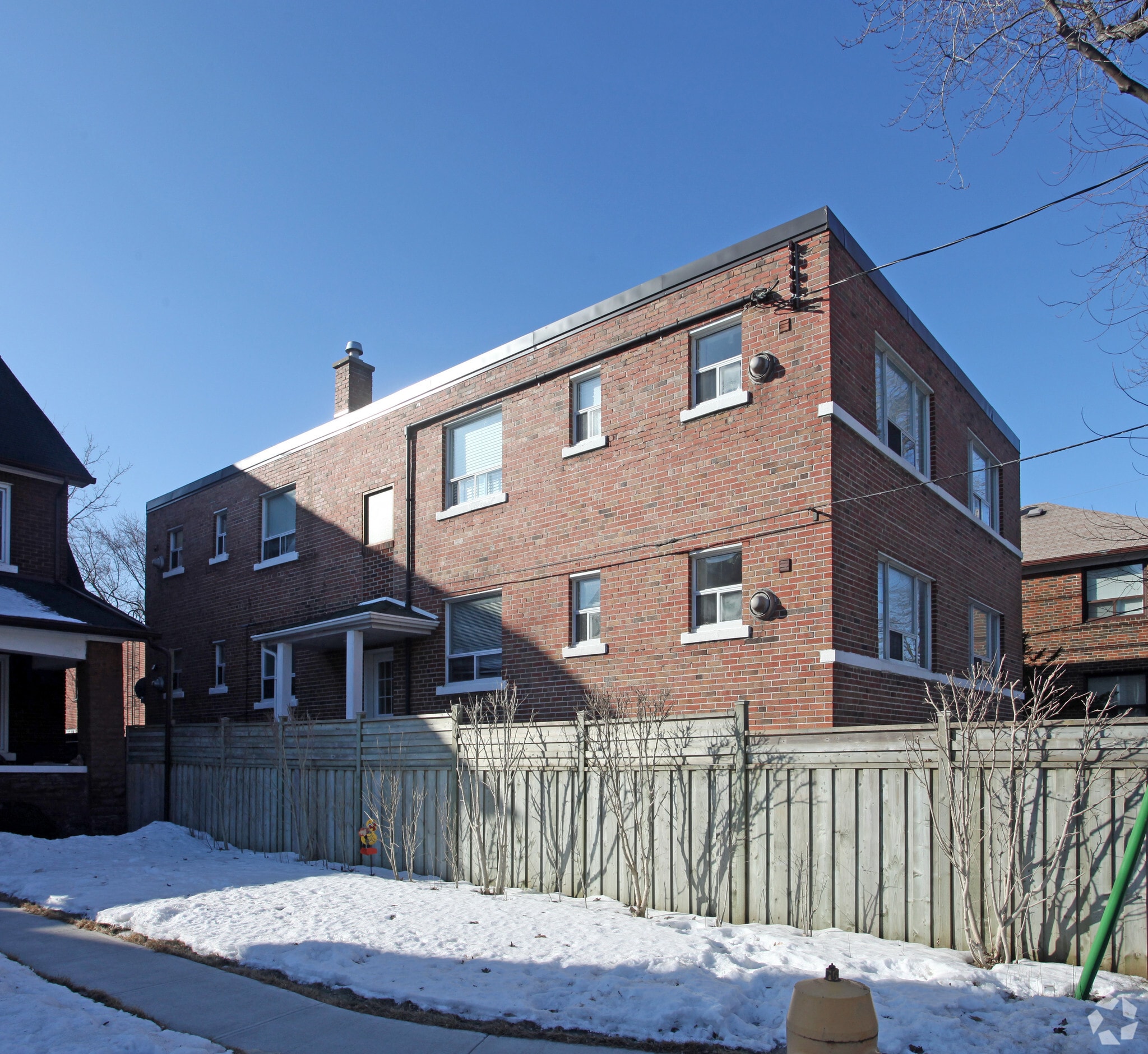 2709 Lake Shore Dr, Toronto, ON for sale Primary Photo- Image 1 of 1