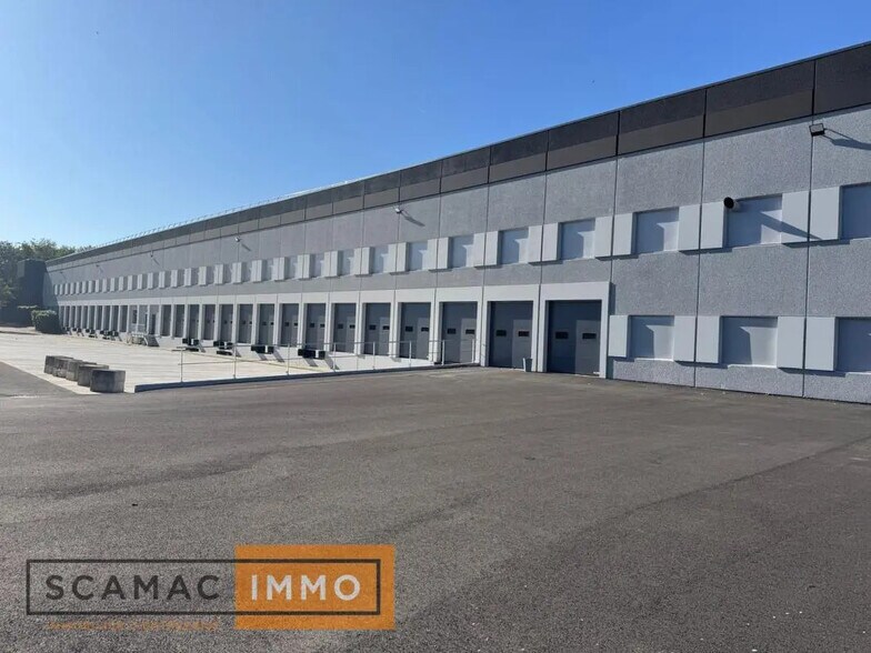 Industrial in Lisses for lease - Building Photo - Image 1 of 11