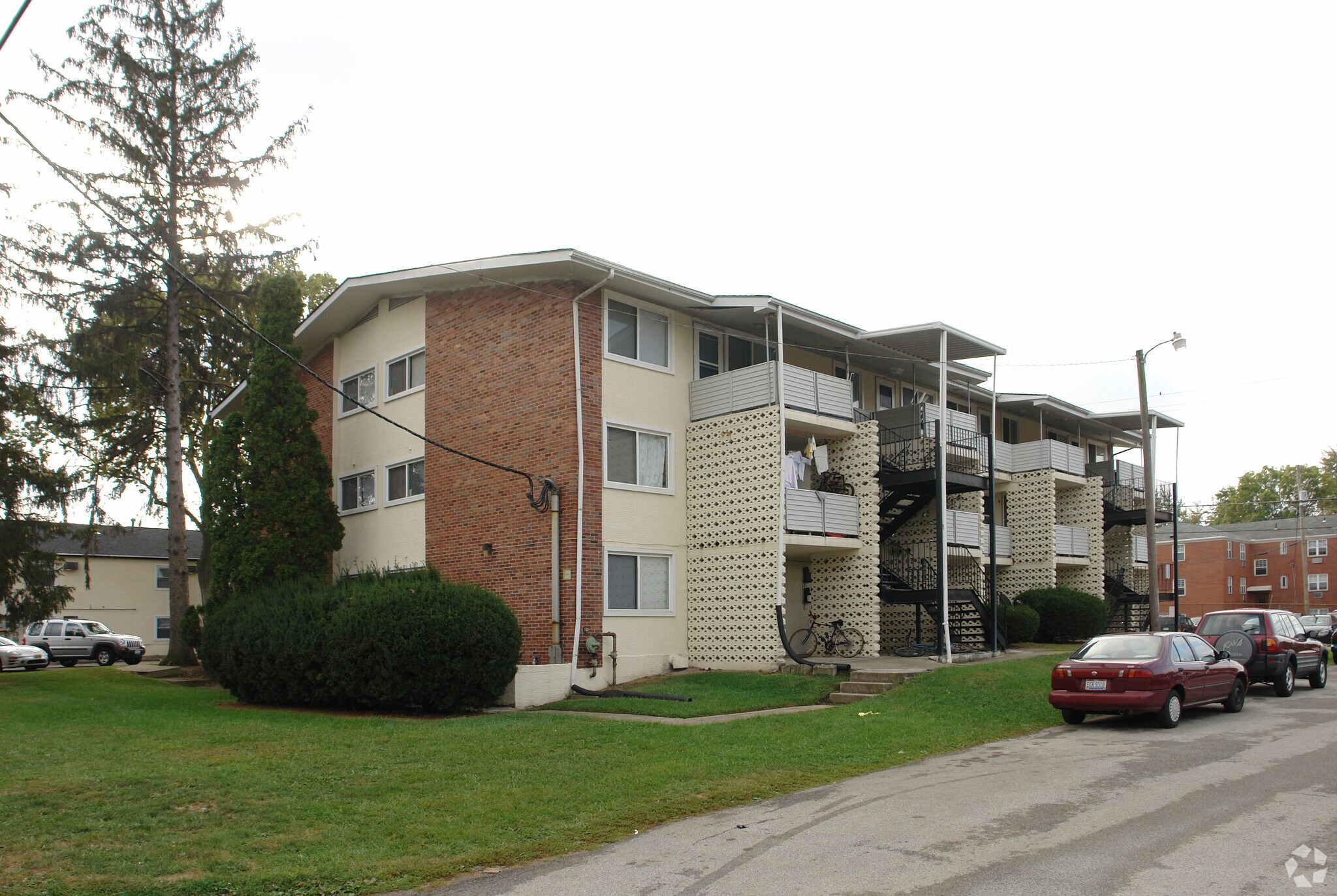 567-581 Riverview Dr, Columbus, OH for sale Primary Photo- Image 1 of 46