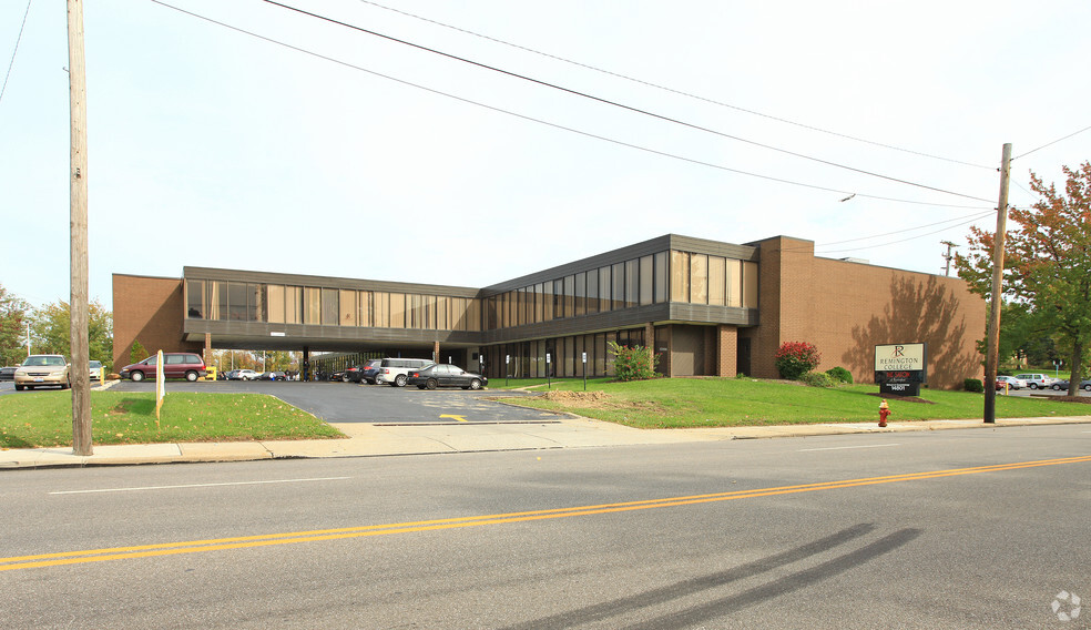 14801 Broadway Ave, Maple Heights, OH for sale - Primary Photo - Image 1 of 14