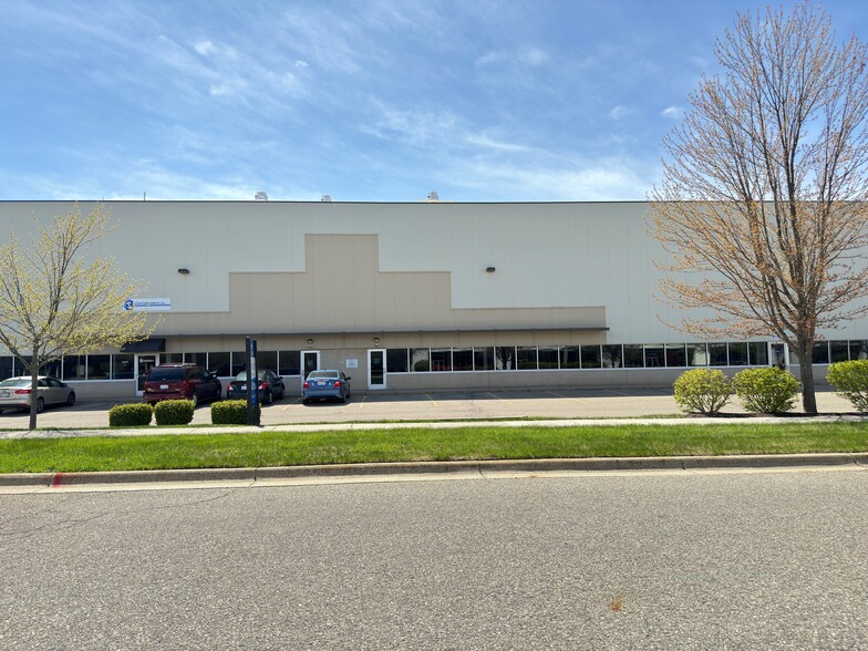 4055 English Oak Dr, Lansing, MI for lease - Building Photo - Image 2 of 18