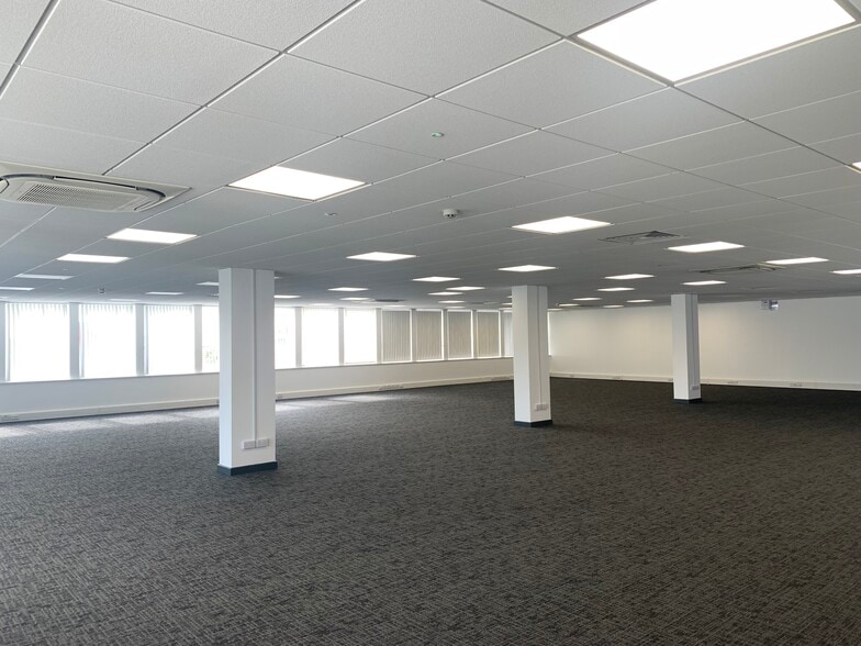 Corinium Ave, Gloucester for lease - Interior Photo - Image 2 of 45