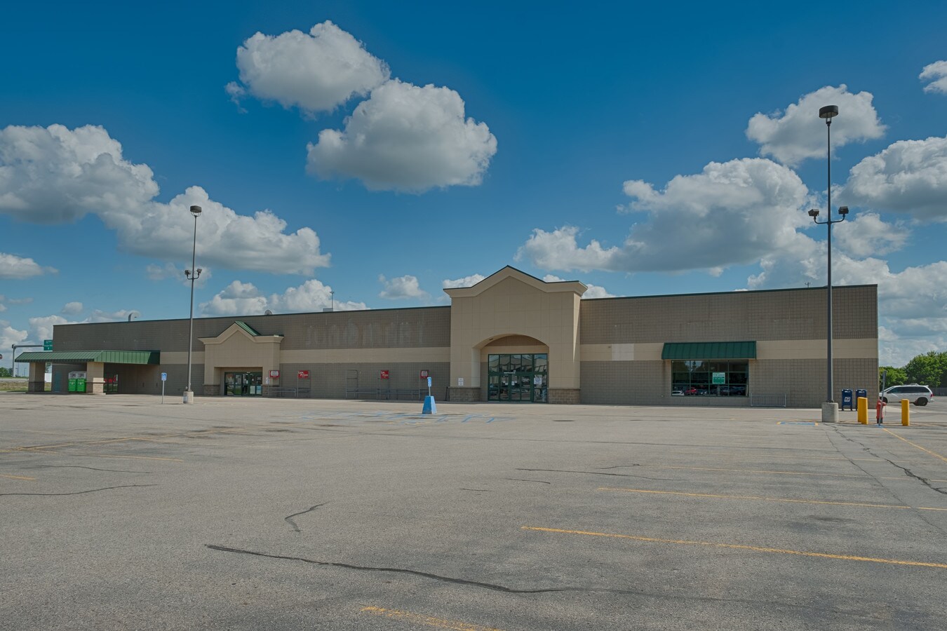 2605 8th St S, Moorhead, MN 56560