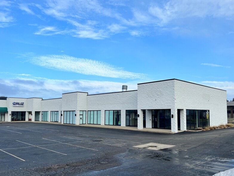 6650 Highland Rd, Waterford, MI for lease - Building Photo - Image 1 of 9
