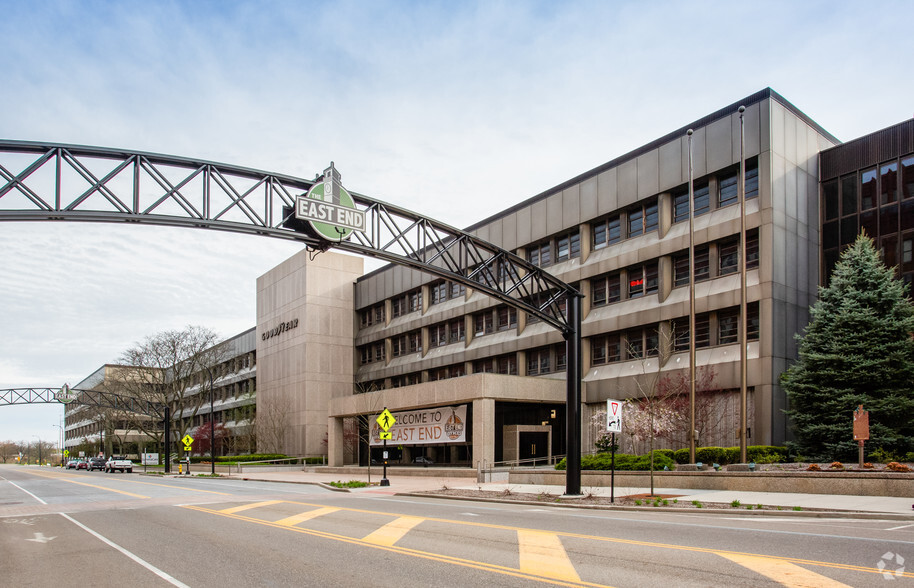 1200 E Market St, Akron, OH for lease - Building Photo - Image 2 of 7