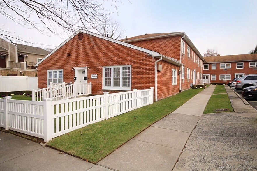 17-25 Sheraden Ave, Staten Island, NY for sale - Primary Photo - Image 1 of 1