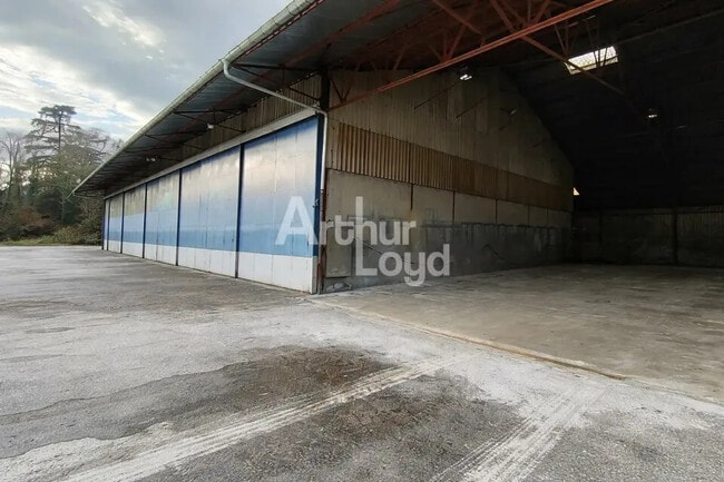 Location Local d'activités 150 m² à 2 000 m²