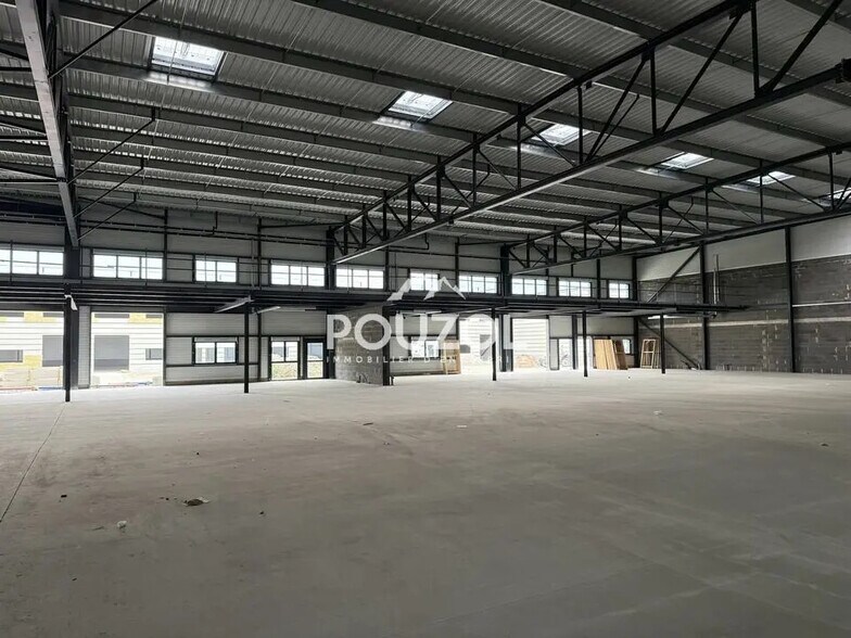 Flex in Clermont-Ferrand for lease - Interior Photo - Image 3 of 8