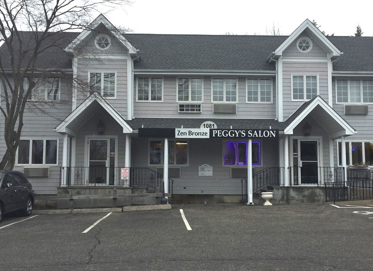 1081 E Putnam Ave, Riverside, CT 06878 1081 E Putnam Ave, Riverside, CT 06878