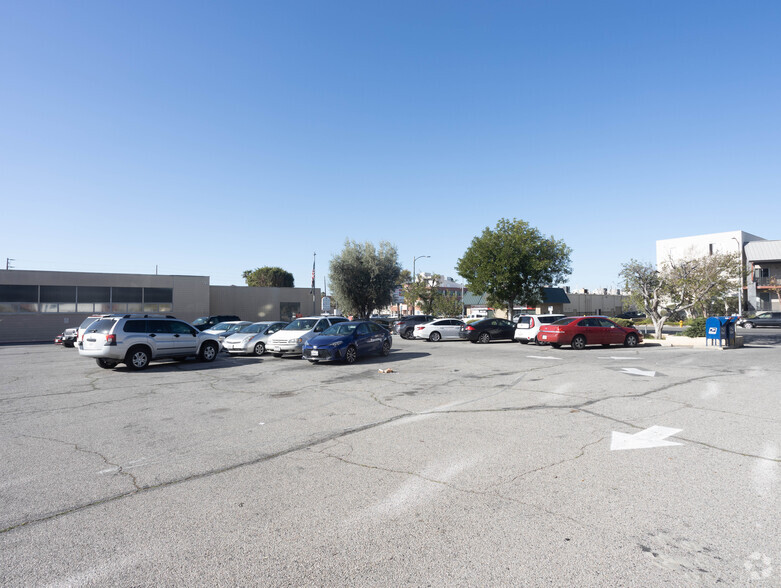 9530 Reseda Blvd, Northridge, CA for lease - Building Photo - Image 3 of 11