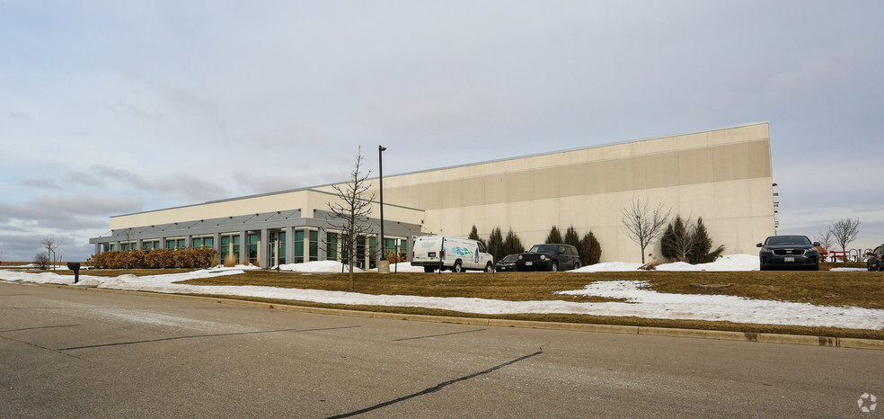 1824 Haynes Dr, Sun Prairie, WI for lease - Building Photo - Image 2 of 3