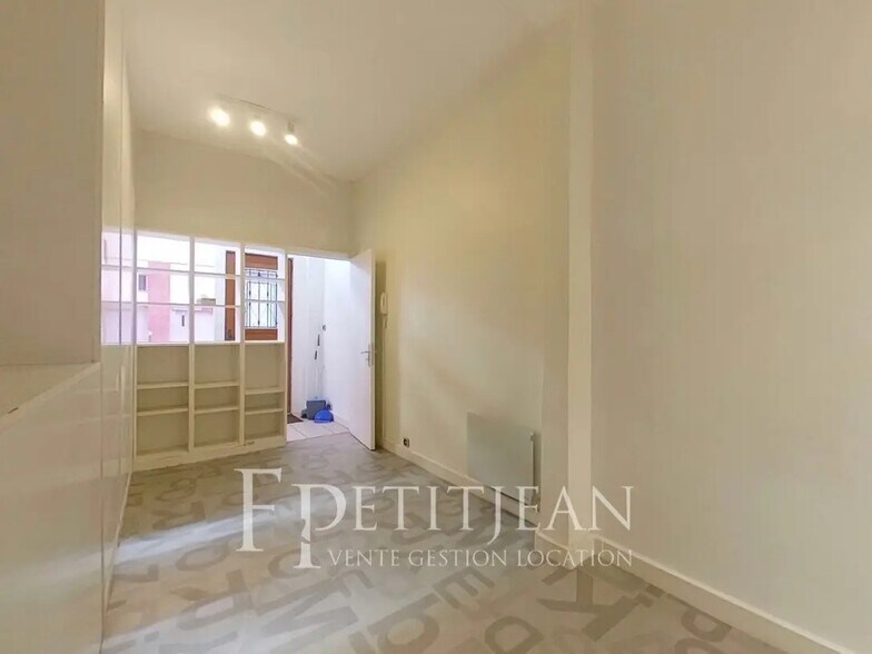 24 Rue Des Bergers, Paris for lease - Interior Photo - Image 2 of 8