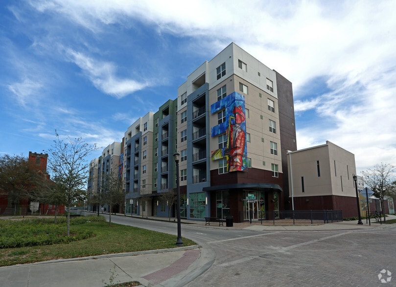 1101 Ray Charles Blvd, Tampa, FL 33602