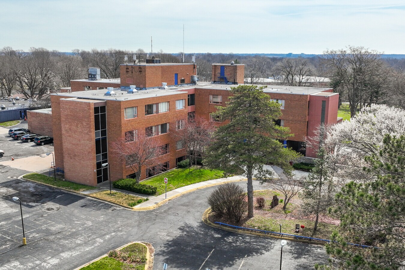 7801 Holmes Rd, Kansas City, MO 64131 Office for Sale