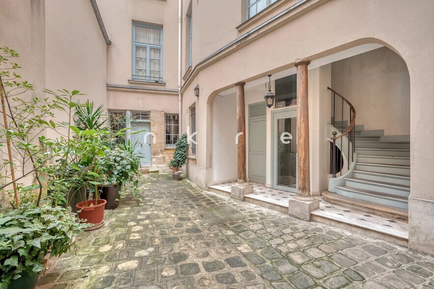 Office in Paris for lease - Building Photo - Image 1 of 13