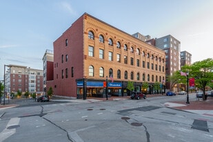 Residences @ Malden Station - Bar