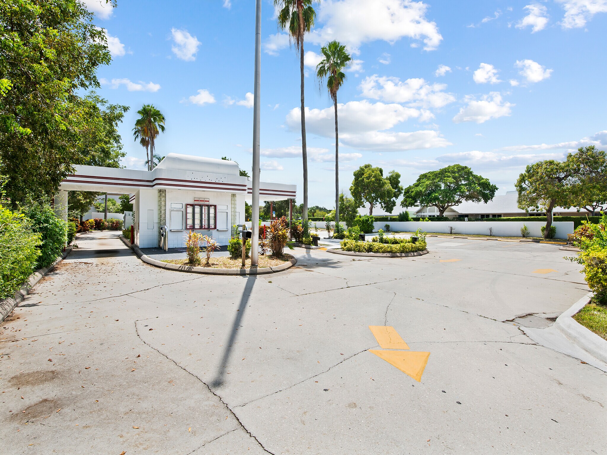500 E Yamato Rd, Boca Raton, FL 33431 Vacant Checkers with DriveThru
