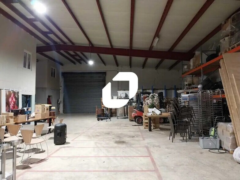 Office in Les Essarts-le-Roi for lease - Interior Photo - Image 2 of 7