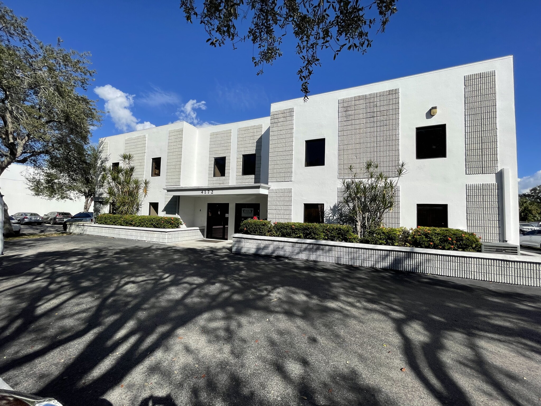 4172 Corporate Sq, Naples, FL for lease Building Photo- Image 1 of 6