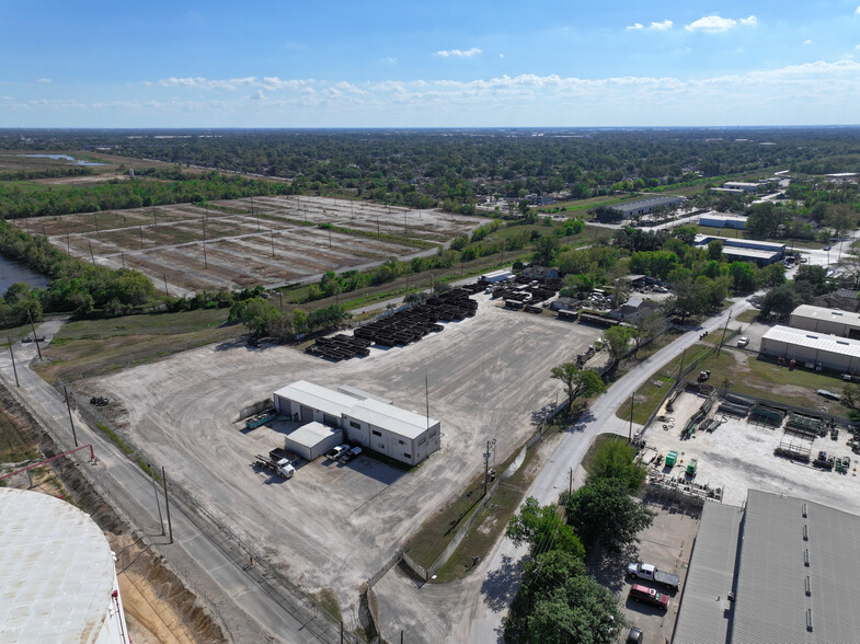 10234 Lucore St, Houston, TX for lease - Building Photo - Image 2 of 7