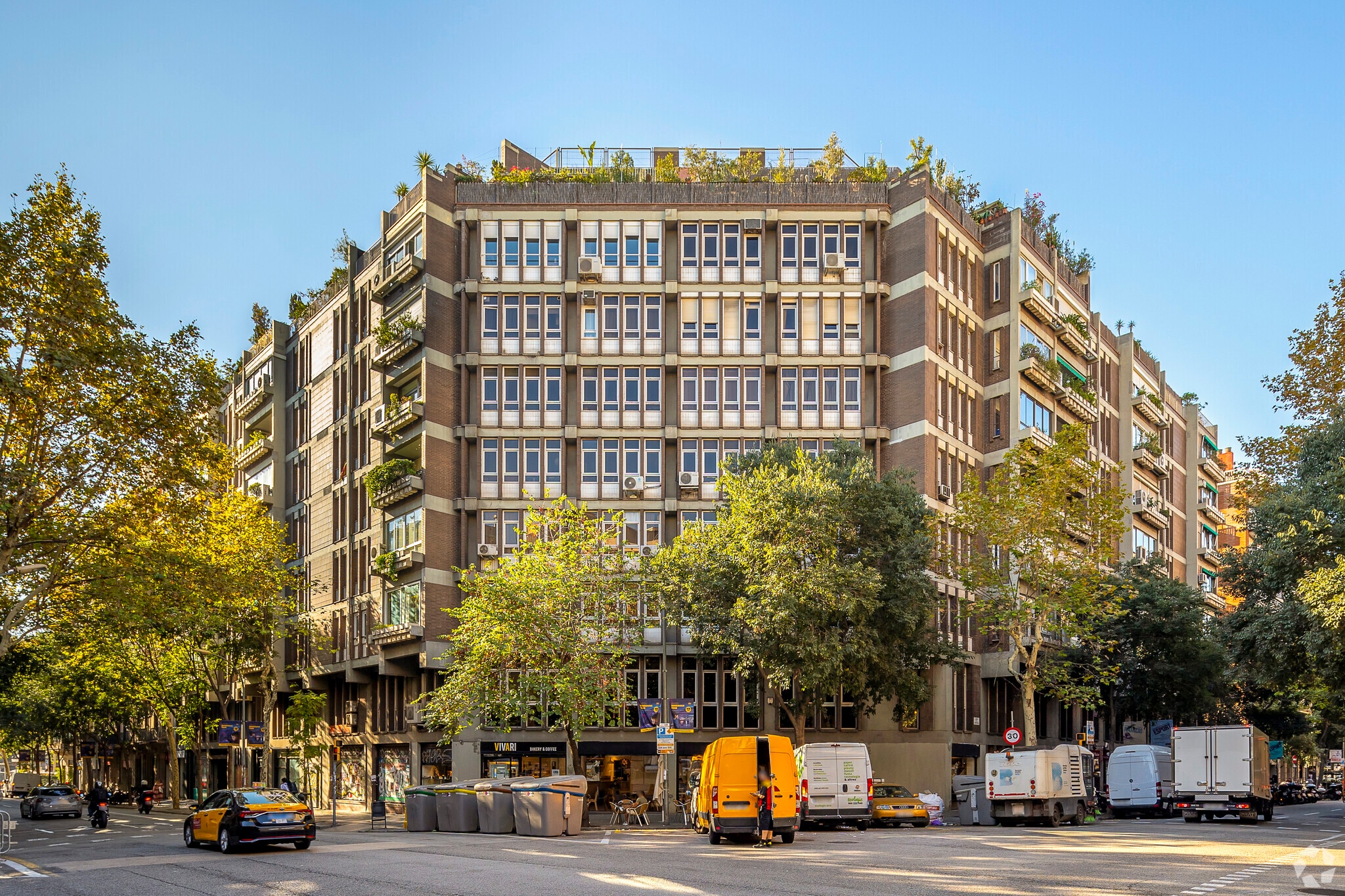 Office in Carrer de la Diputació, 188-196, Barcelona for lease Primary Photo- Image 1 of 3