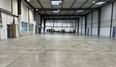 Flex in La Courneuve for lease Interior Photo- Image 1 of 6