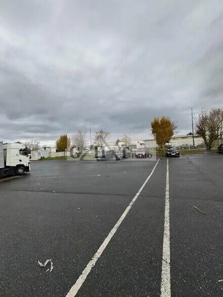 Industrial in Combs-la-Ville for lease - Building Photo - Image 2 of 3