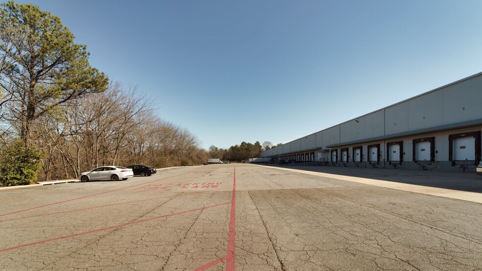 2850 Barrett Lakes Blvd, Kennesaw, GA for lease - Building Photo - Image 3 of 11