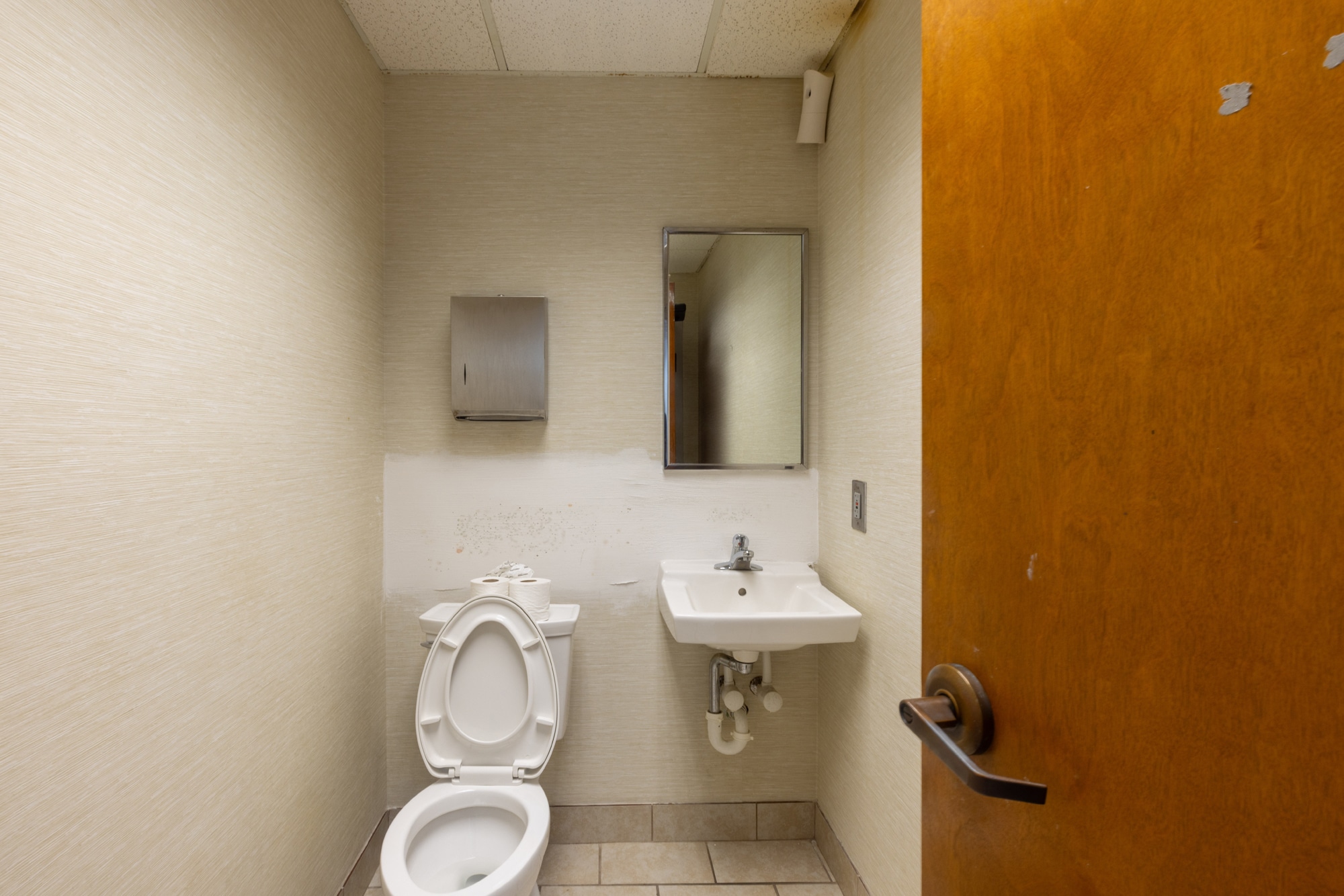 Suite H Interior Photo 1