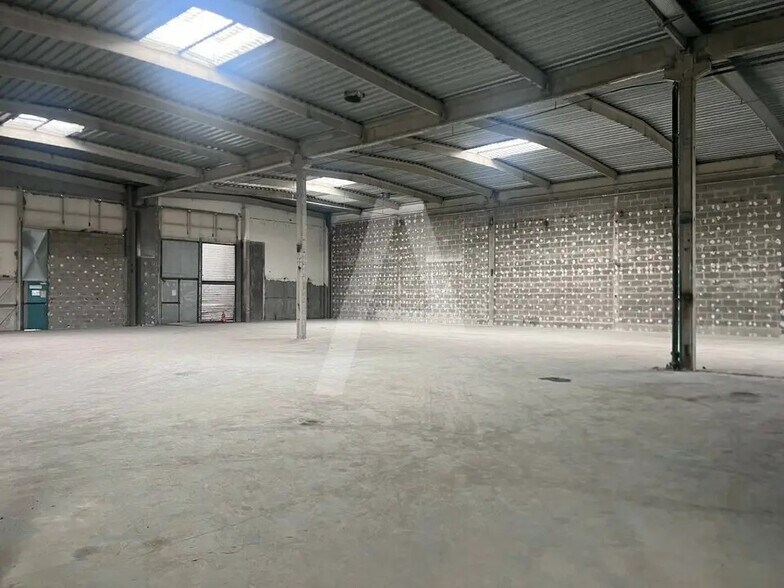 Flex in Ivry-sur-Seine for lease - Interior Photo - Image 3 of 4