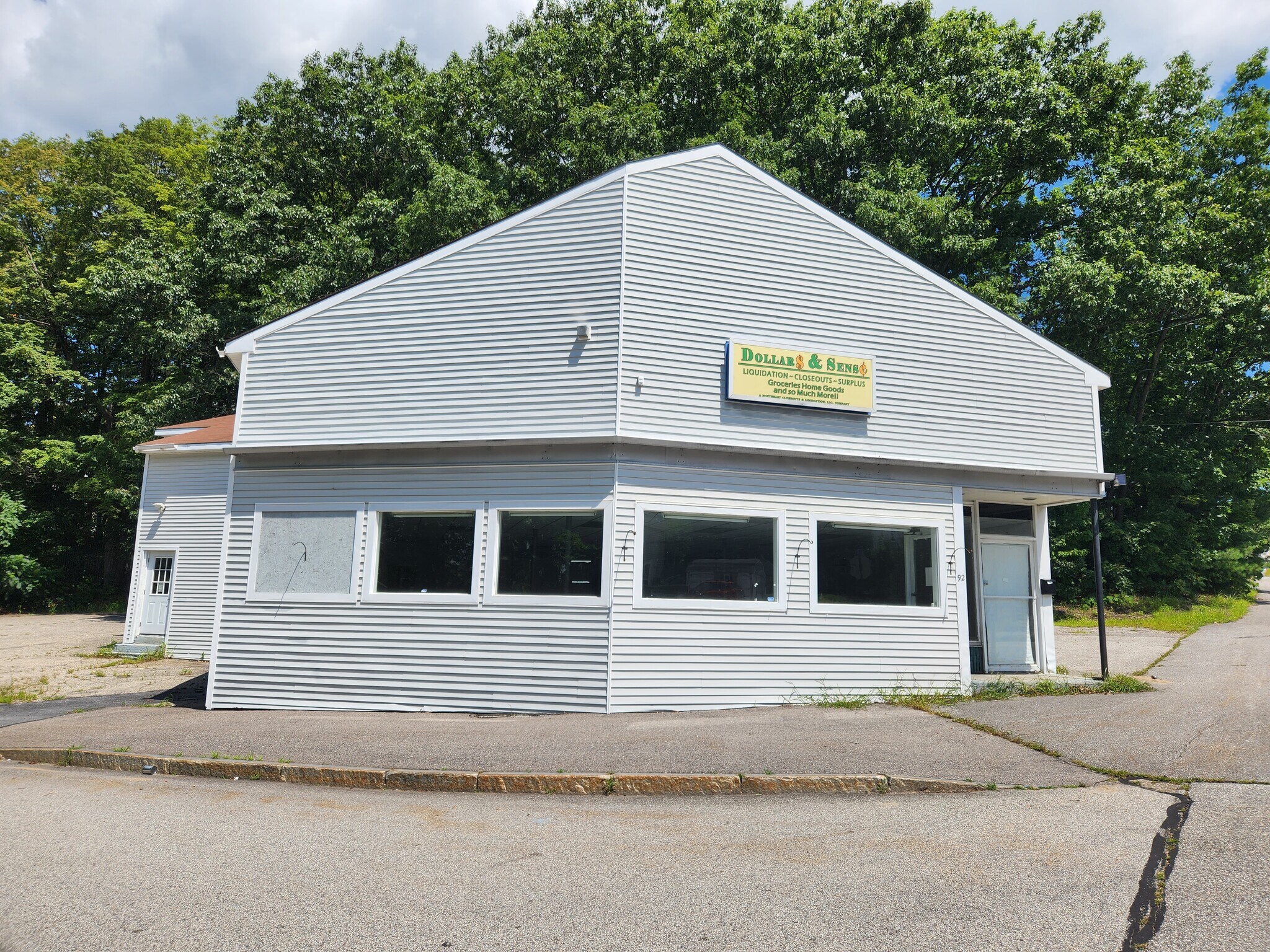 92 Pine St, Laconia, NH 03246