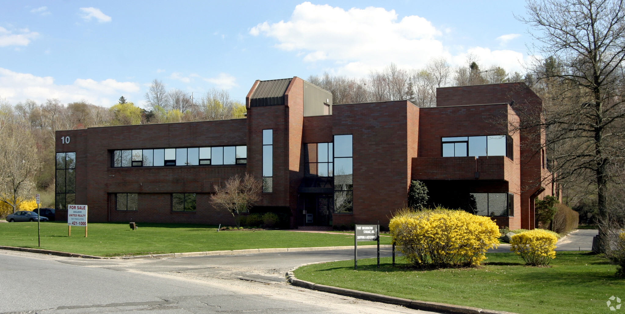 10 Harbor Park Dr, Port Washington, NY for lease Building Photo- Image 1 of 9