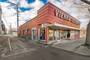 206 E Magnolia St, Bellingham WA - Storefront Property