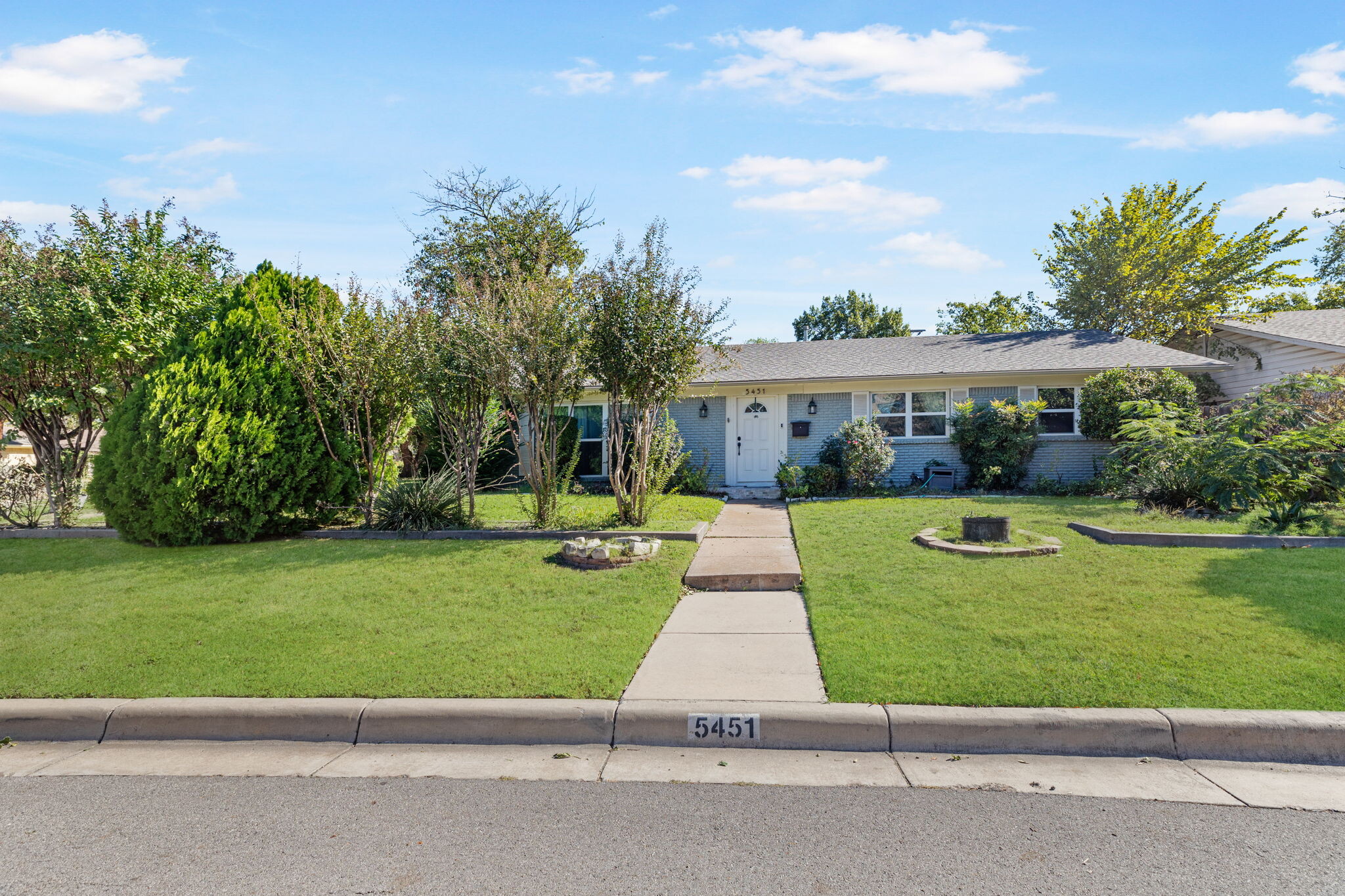 2829 Larkin Ave, Fort Worth, TX for sale Primary Photo- Image 1 of 4