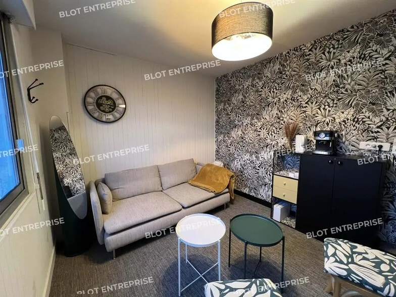 Office in Noyal-sur-Vilaine for lease - Interior Photo - Image 2 of 5