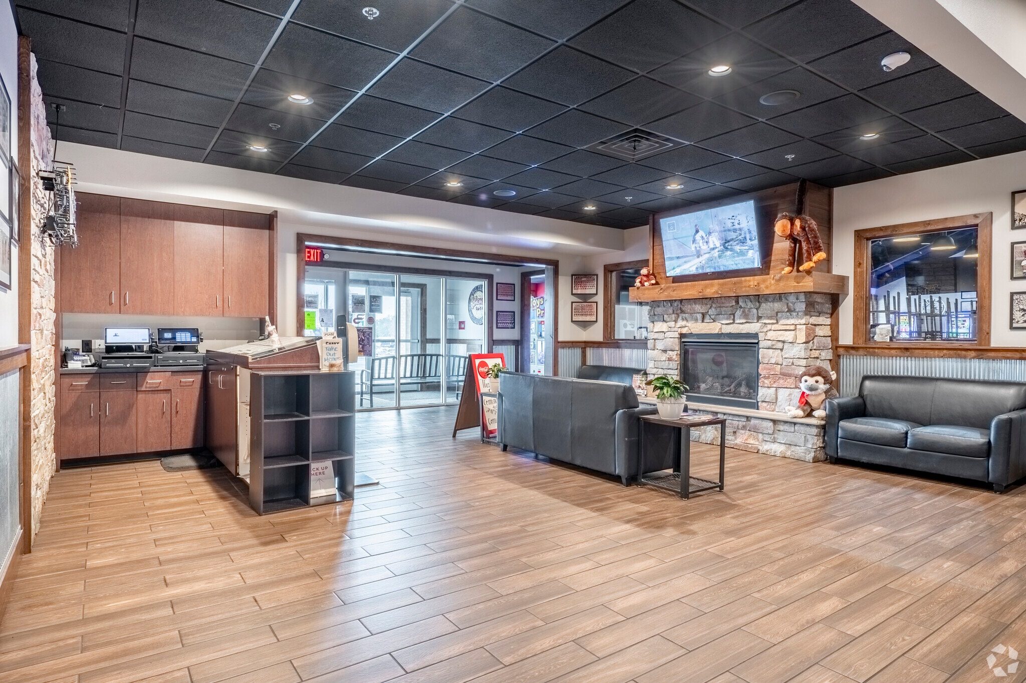 1400 Commerce Pl, Plover, WI for lease Interior Photo- Image 1 of 13