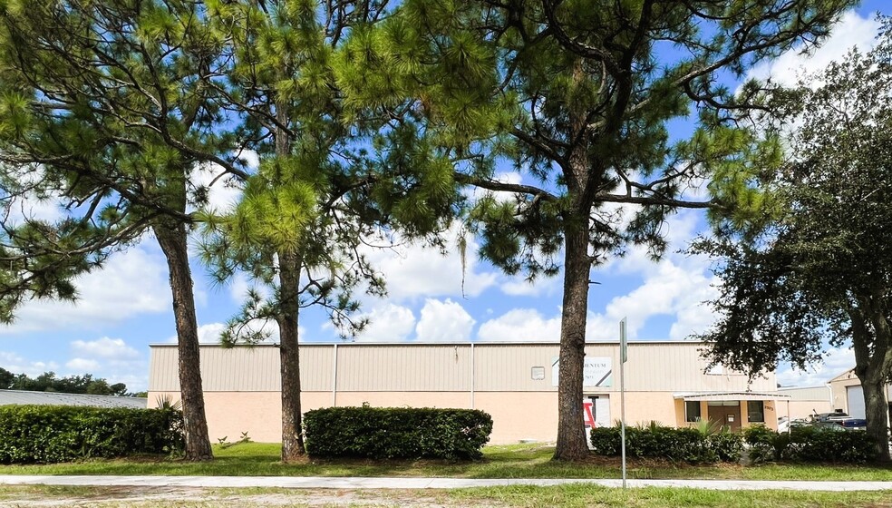 601 W 27th St, Sanford, FL for sale - Building Photo - Image 1 of 21