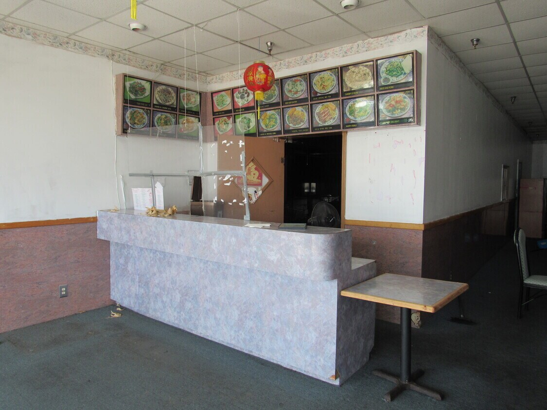 635-641 Veterans Pky S, Moultrie, GA for lease Interior Photo- Image 1 of 3