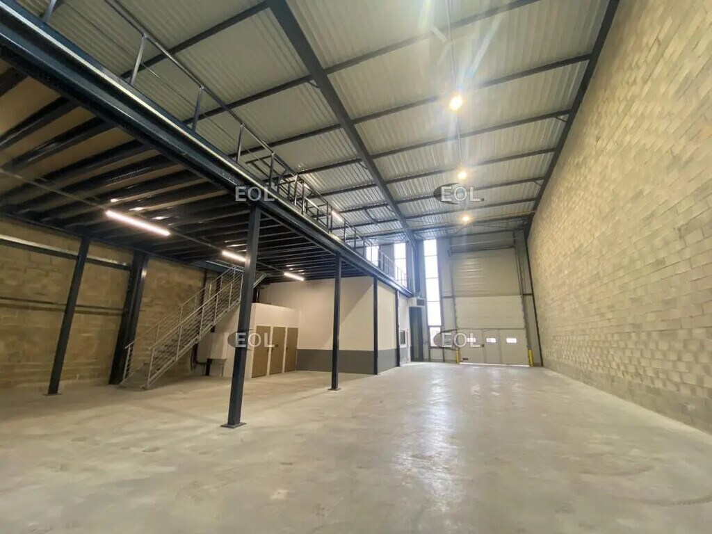 Location Entrepôt 601 m² à 1 803 m² - Photo 1