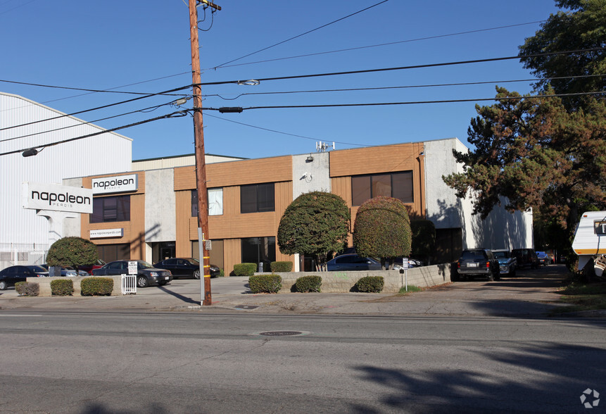 16823-16825 Saticoy St, Van Nuys, CA for lease - Building Photo - Image 3 of 3