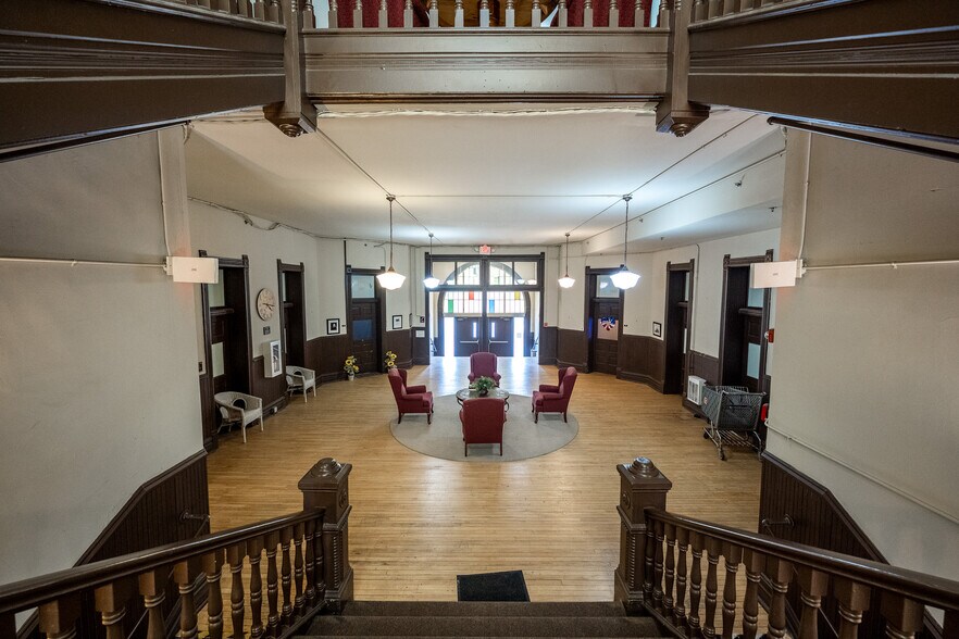 400 E South A St, Gas City, IN 46933 Gas City School Apartments