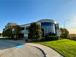 890 Pembina Hwy, Winnipeg, MB for lease Building Photo- Image 1 of 1