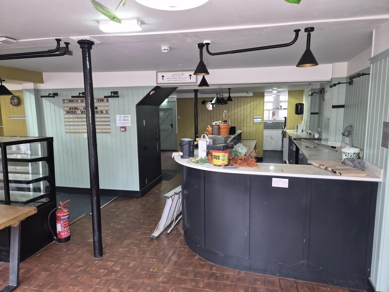 7 The Pantiles, Tunbridge Wells for lease - Building Photo - Image 3 of 11