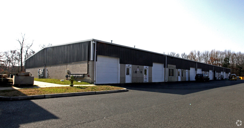 77 Pension Rd, Manalapan, NJ for lease - Building Photo - Image 2 of 43